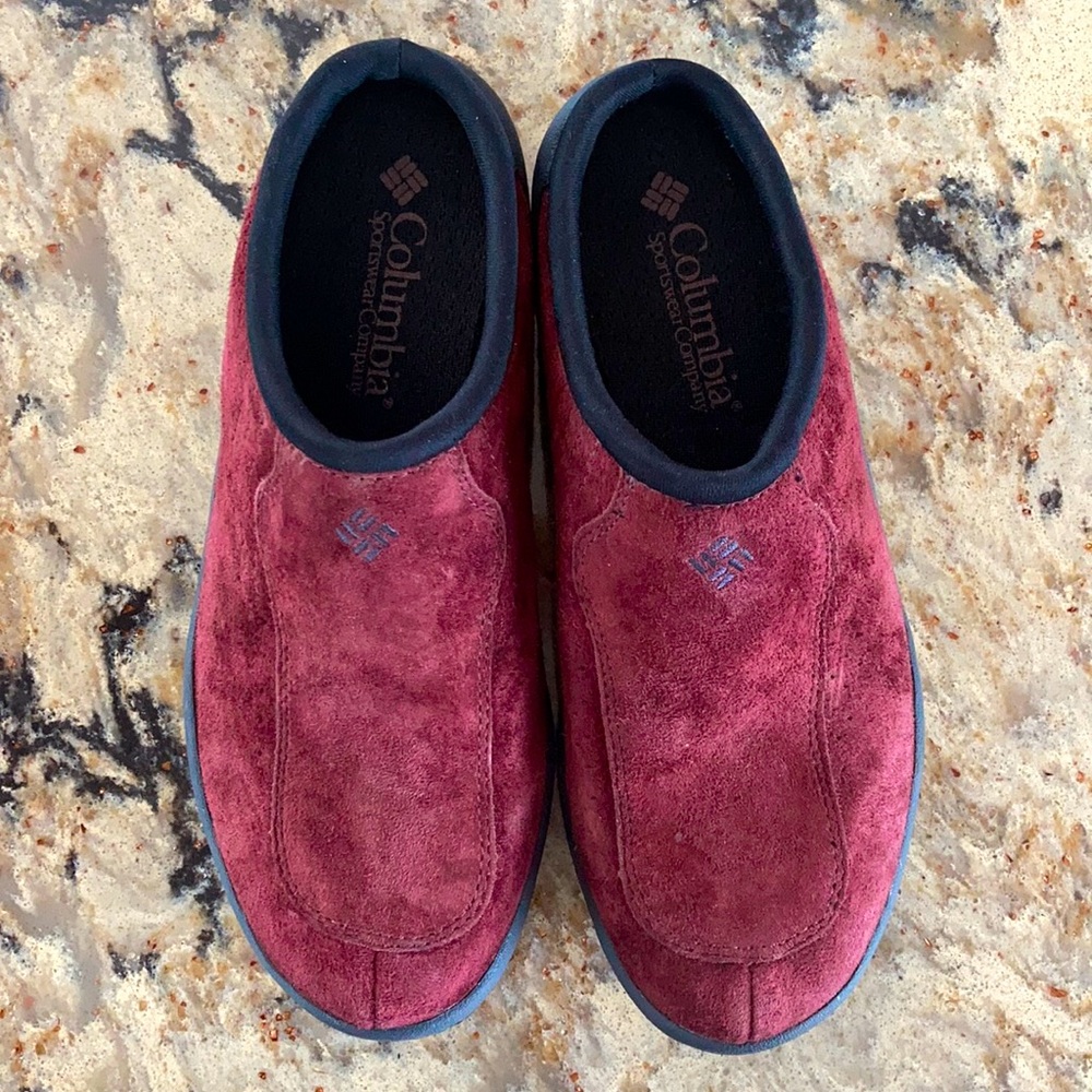 NWOT Columbia Slides